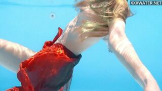 Russian girl Ivi found her natural talent in the pool - porn video